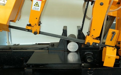 金川数控带锯床自动送料精度会出现偏差吗？