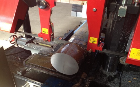 金川卧式带锯床加工时出现明显振荡如何排查？