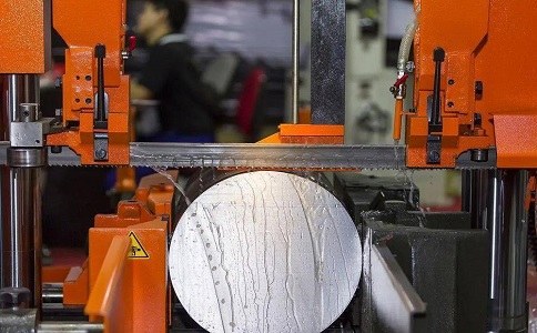 金川立式金属带锯床切削出现跑带故障解决方法！